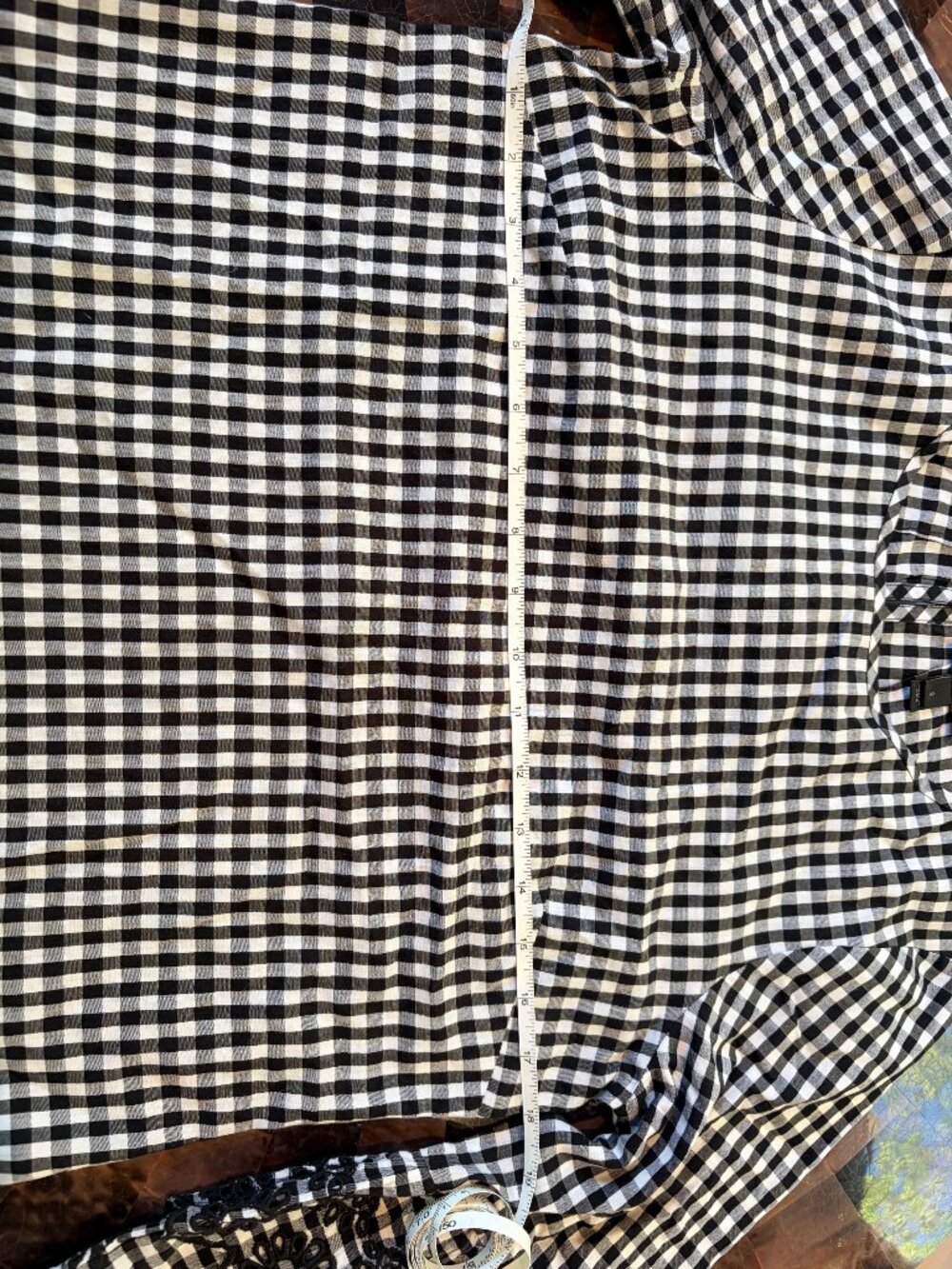 EUC J. Crew Gingham Top Embroidered Bell Sleeve Size 2 - Picture 8 of 11